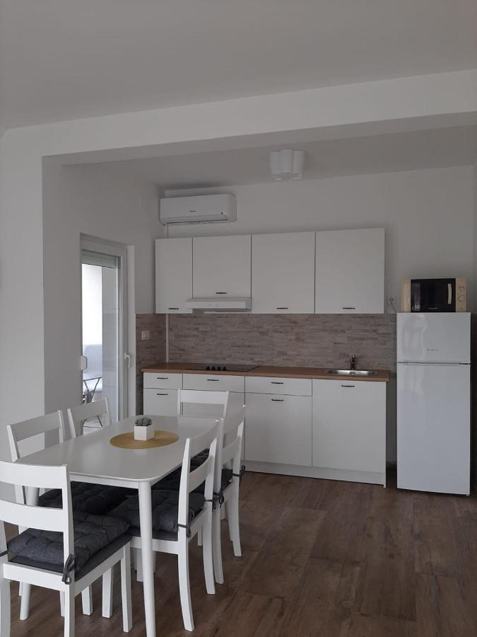 Elegant Inn Gospic Exterior photo
